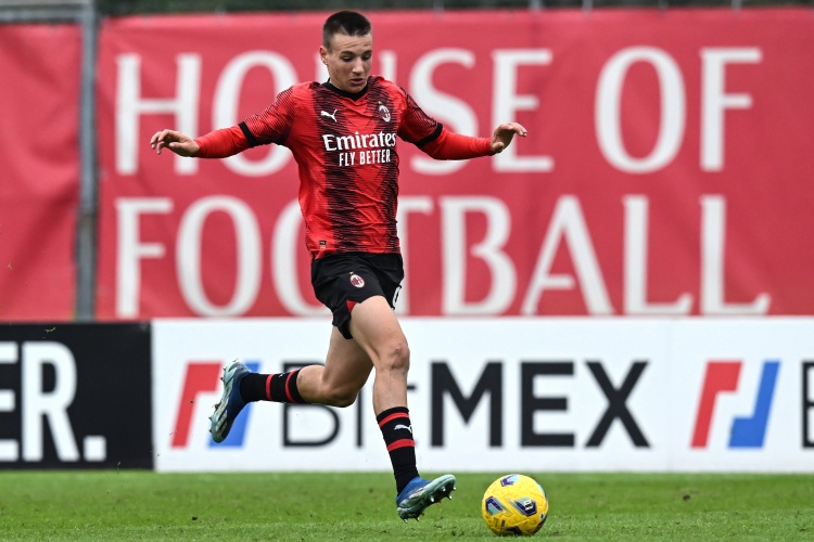 世界杯官方直播平台-记者：17岁前锋卡马达可能1月回归米兰，俱乐部正评估球员伤情